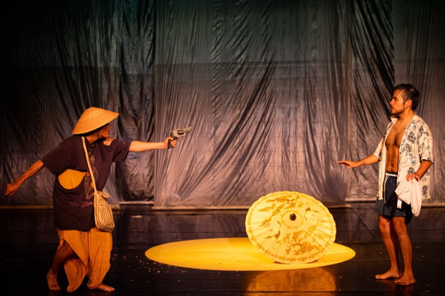 Fotografía de escena de Llevados por la cresta de una ola, Escuela Libre de Artes Escénicas